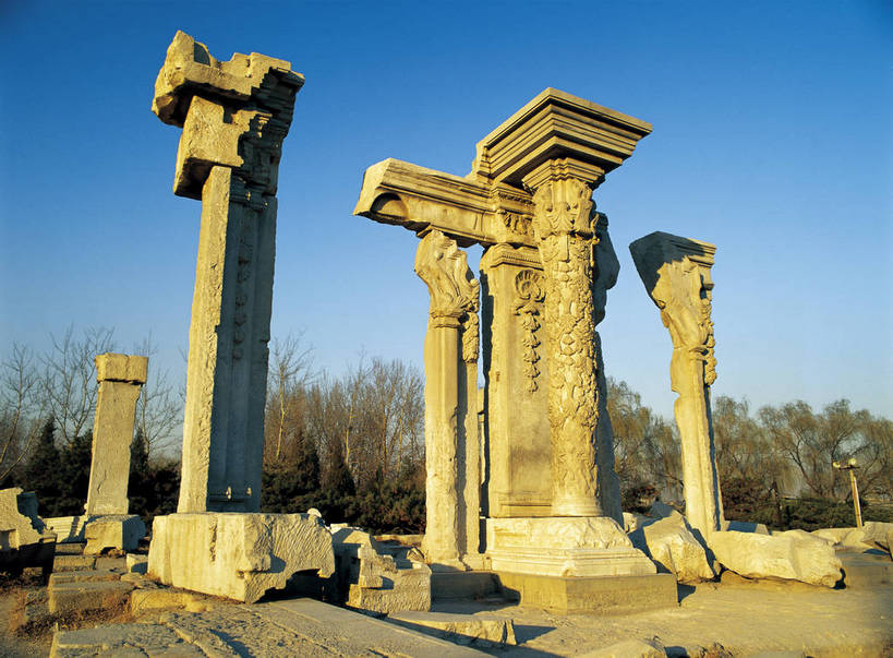 摄影师,公园,横图,彩色,照片,室外,白天,旅游,植物,标志建筑,地标,建筑,北京,圆明园,中国,亚洲,古老,遗迹,光线,浮雕,建筑群,首都,古典,古迹,历史,文化,文物,建设,古建筑,石雕,遗址,东方,树木,名胜,风景,蓝天,阳光,天,概念,远景,摄影,晴天,残破,东亚,摄像师,旧址,海淀区,世界文化遗产,中华人民共和国,北京市,京,北平,华北地区,大水法,圆明园遗址,圆明园遗址公园,西洋楼,大水法遗址,bj174