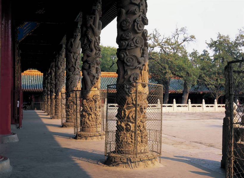 摄影师,横图,彩色,照片,室外,白天,旅游,名胜古迹,植物,标志建筑,地标,建筑,雕塑,孔庙,中国,雕刻,古城,建筑群,走廊,古典,古迹,历史,建设,古建筑,石雕,石刻,遗址,东方,树木,名胜,风景,摄影,近景,摄像师,旧址,图腾柱,bj174