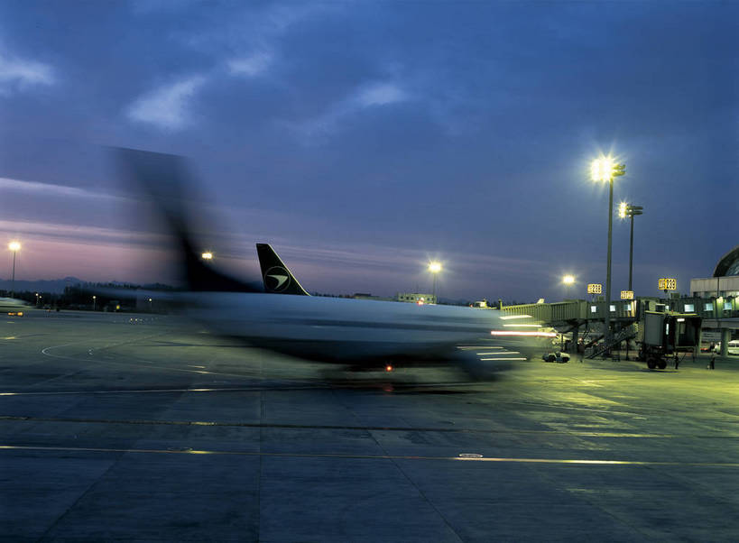 摄影师,横图,彩色,照片,室外,特写,夜晚,旅游,城市,飞机,中国,灯光,现代,东方,现代化,风景,黄昏,停机坪,天,远景,摄影,摄像师,首都机场,bj174