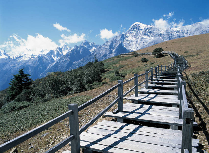 摄影师,横图,彩色,照片,室外,旅游,美景,山,雪山,丽江,中国,光线,景点,山川,山路,云,云朵,桥,青山,云彩,云南,东方,玉龙雪山,风景,蓝天,阳光,自然,天,陡峭,概念,广阔,远景,安静,摄影,大自然,空旷,自然风光,自然现象,摄像师,幽静,bj174