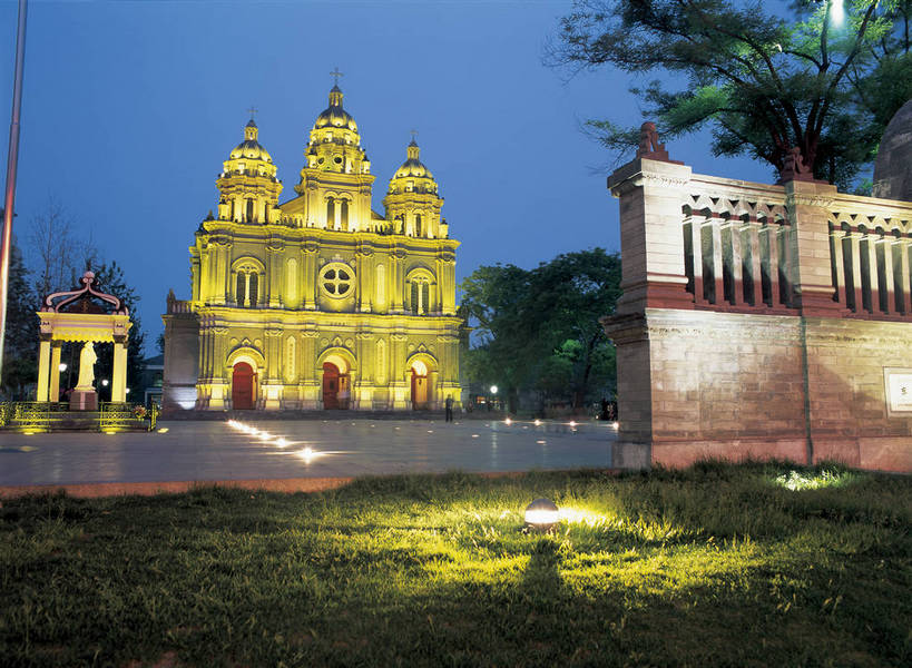 摄影师,教堂,横图,彩色,照片,室外,夜晚,旅游,草地,植物,城市,建筑,霓虹灯,北京,中国,亚洲,首都,东方,灯,草,树木,风景,黄昏,王府井,远景,摄影,信仰,东亚,摄像师,中华人民共和国,东城区,北京市,京,北平,华北地区,王府井大街,东堂,王府井天主堂,标志性建筑,东城,bj174