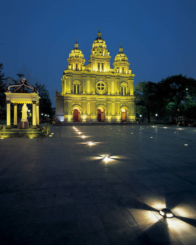 摄影师,教堂,竖图,彩色,照片,室外,夜晚,旅游,城市,建筑,霓虹灯,北京,中国,亚洲,灯光,首都,东方,风景,蓝天,黄昏,王府井,天,摄影,近景,东亚,摄像师,中华人民共和国,东城区,北京市,京,北平,华北地区,王府井大街,东堂,王府井天主堂,标志性建筑,东城,bj174