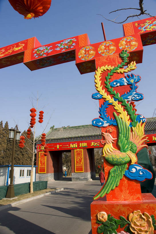 无人,摄影师,竖图,彩色,室外,白天,北京,中国,春节,亚洲,节日,庆祝,装饰,民俗,纸灯笼,大门,冬季,庙会,文化,传统,东方,庆典,喜庆,安静,晴天,纪念,文明,近景,中国文化,摄像师,地坛,bj174