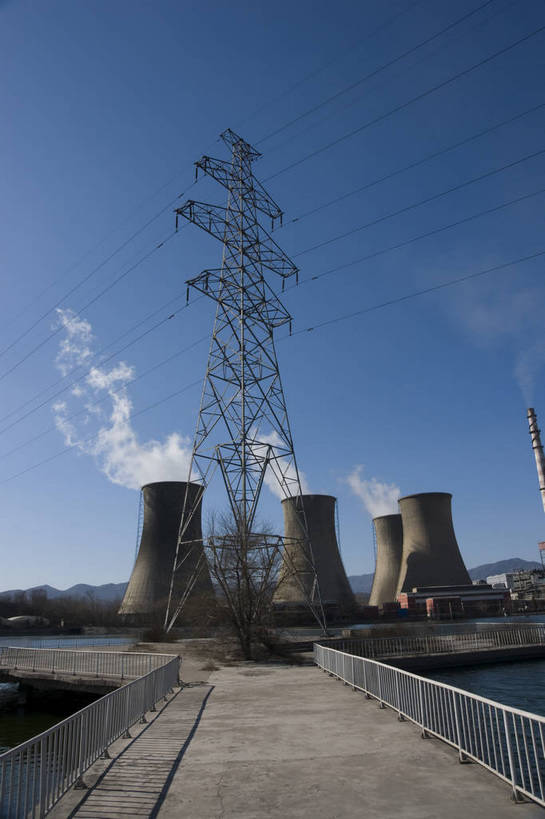 无人,摄影师,工厂,竖图,彩色,室外,白天,仰视,烟囱,河流,北京,中国,亚洲,钢铁,桥,电塔,东方,蓝天,远景,安静,工业,设施,晴天,资源,企业,宽阔,摄像师,首钢,bj174