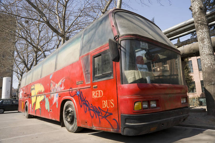 无人,摄影师,横图,彩色,室外,白天,旅游,水,公共汽车,北京,中国,亚洲,文化,树木,风景,天,展示,展览,文明,摄像师,幽静,涂鸦,bj174