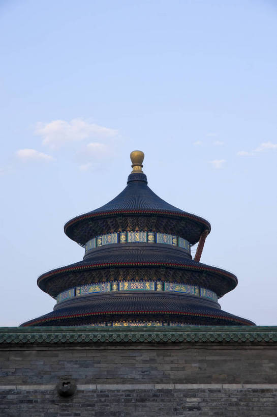 无人,摄影师,竖图,彩色,室外,白天,仰视,北京,中国,亚洲,古老,艺术,壮观,古迹,历史,文化,文物,古建筑,东方,名胜,白云,蓝天,阳光,和谐,摄影,晴天,宁静,祭祀,壮丽,文明,祭天,摄像师,世界文化遗产,天坛公园,祈年殿,祥和,旅行,bj174