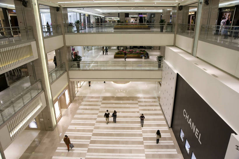 摄影师,横图,俯视,彩色,室内,购物,消费,城市,商场,北京,中国,亚洲,首都,豪华,楼房,顾客,东方,现代化,摄影,整洁,高档,东亚,摄像师,中华人民共和国,北京市,京,北平,华北地区,朝阳区,高角度拍摄,旅行,商业,购物中心,建国路,北京新光天地百货,新光天地,bj174