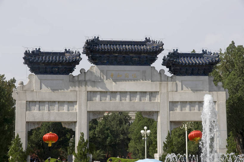 无人,摄影师,公园,横图,彩色,室外,白天,仰视,旅游,度假,城市,建筑,喷泉,北京,中国,亚洲,牌楼,娱乐,古建筑,红灯笼,东方,树,名胜,风景,蓝天,阳光,享受,休闲,放松,晴天,宁静,安宁,摄像师,中山公园,旅行,标志性建筑,bj174