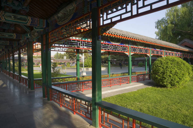 无人,摄影师,公园,横图,彩色,室外,白天,旅游,草坪,植物,建筑,北京,中国,亚洲,古老,壮观,彩绘,庭院,走廊,美丽,古迹,文化,古建筑,东方,树,名胜,风景,蓝天,阳光,晴天,宁静,安宁,文明,摄像师,中山公园,旅行,bj174