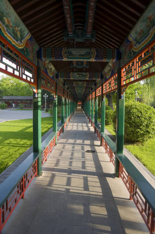 无人,摄影师,公园,竖图,彩色,室外,白天,旅游,草坪,植物,建筑,北京,中国,亚洲,古老,壮观,彩绘,庭院,屋顶,走廊,美丽,古迹,文化,古建筑,东方,树,名胜,风景,阳光,晴天,宁静,安宁,文明,摄像师,中山公园,旅行,bj174