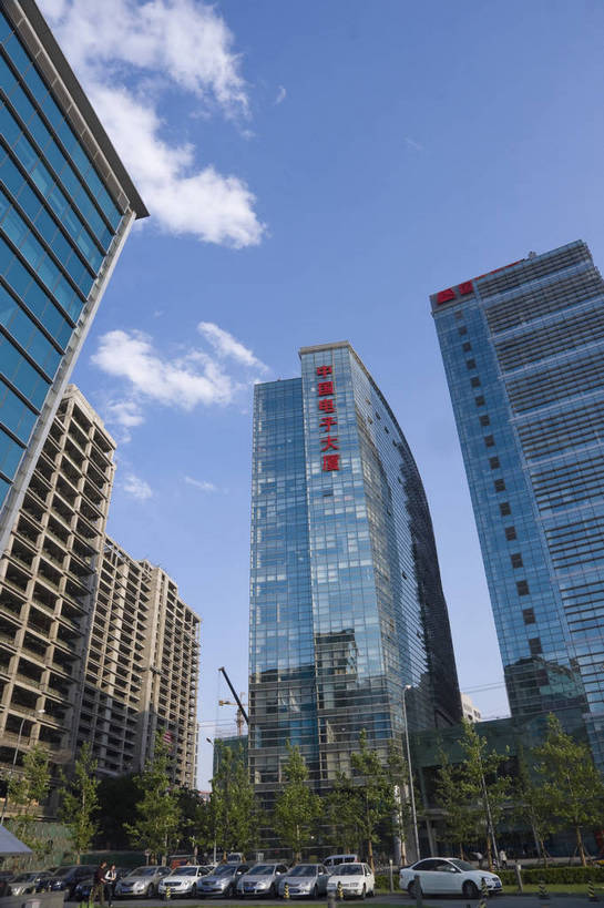 无人,摄影师,竖图,彩色,室外,白天,仰视,旅游,城市,大厦,建筑,摩天大楼,写字楼,北京,中国,亚洲,壮观,楼群,首都,东方,现代化,白云,风景,蓝天,安静,规划,经济,雄伟,东亚,摄像师,发展,海淀区,中关村,中华人民共和国,北京市,京,北平,华北地区,气势,进步,发达,旅行,高层建筑,国家自主创新示范区,中关村科技园,中国电子大厦,bj174