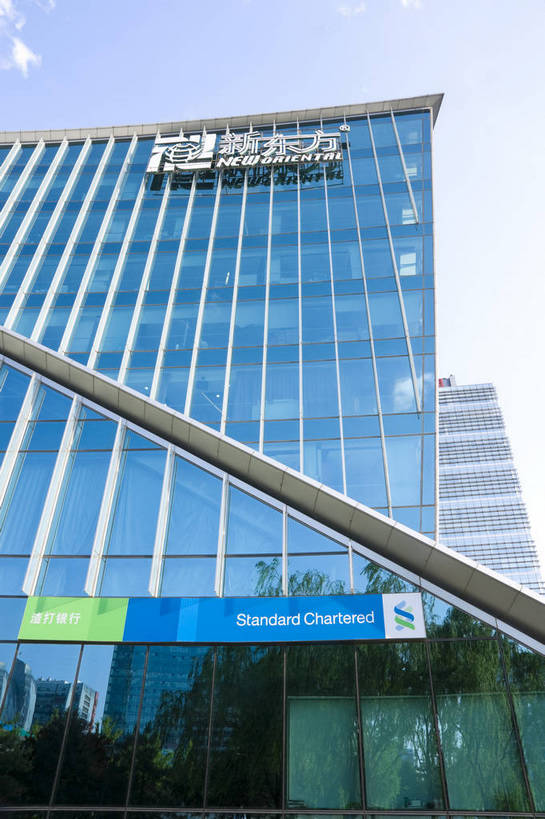 无人,摄影师,竖图,彩色,室外,白天,仰视,旅游,城市,大厦,建筑,摩天大楼,写字楼,北京,中国,亚洲,壮观,楼群,东方,现代化,白云,风景,蓝天,安静,规划,经济,雄伟,摄像师,发展,中关村,气势,进步,发达,旅行,高层建筑,bj174