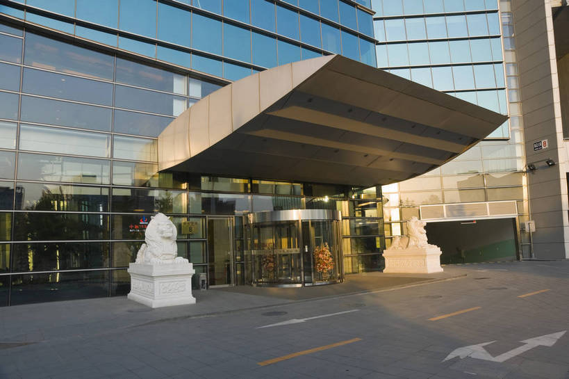 无人,摄影师,广场,横图,彩色,室外,白天,旅游,城市,大厦,建筑,写字楼,北京,中国,亚洲,壮观,楼群,门口,东方,现代化,风景,安静,规划,经济,石像,雄伟,摄像师,发展,中关村,繁荣,气势,进步,发达,旅行,高层建筑,bj174