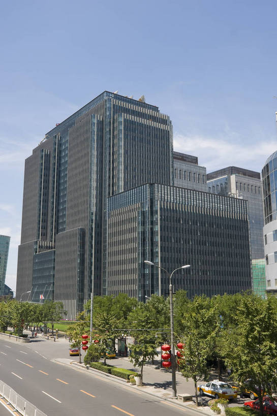 摄影师,竖图,彩色,室外,白天,旅游,城市,道路,建筑,北京,中国,亚洲,行人,楼群,首都,建筑物,树,现代化,白云,风景,蓝天,阳光,经济,晴天,市区,东亚,摄像师,中华人民共和国,北京市,京,北平,华北地区,商业,高层建筑,东二环,bj174