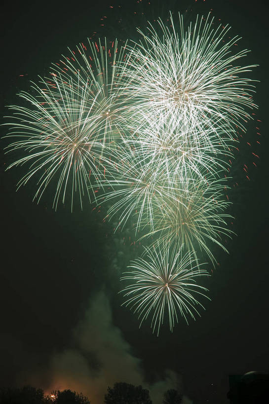 无人,摄影师,竖图,彩色,室外,旅游,夜景,北京,中国,鲜艳,美丽,风景,天,礼花,摄像师,朝阳公园,烟花,bj174