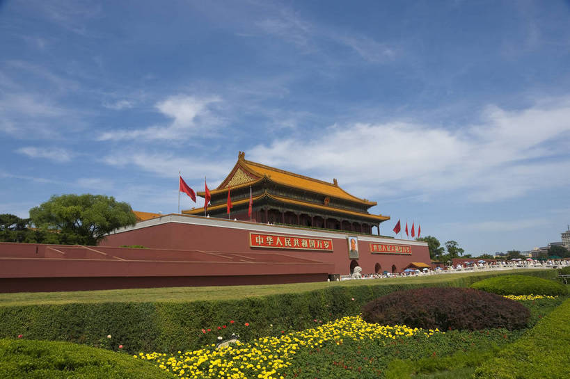 摄影师,天安门,横图,彩色,室外,白天,旅游,名胜古迹,建筑,北京,中国,亚洲,游人,古老,壮观,花坛,古迹,历史,文化,文物,遗址,名胜,白云,蓝天,阳光,绿地,晴天,雄伟,文明,摄像师,bj174