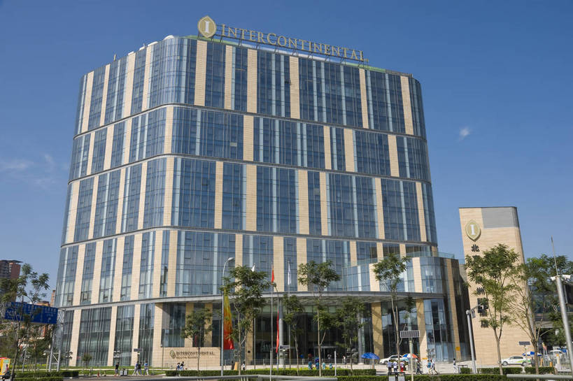 摄影师,宾馆,横图,彩色,室外,白天,旅游,城市,建筑,酒店,北京,中国,亚洲,行人,首都,建筑物,树木,现代化,白云,风景,蓝天,阳光,经济,晴天,东亚,摄像师,中华人民共和国,北京市,京,北平,华北地区,朝阳区,商业,高层建筑,北辰洲际酒店,北京北辰洲际酒店,bj174