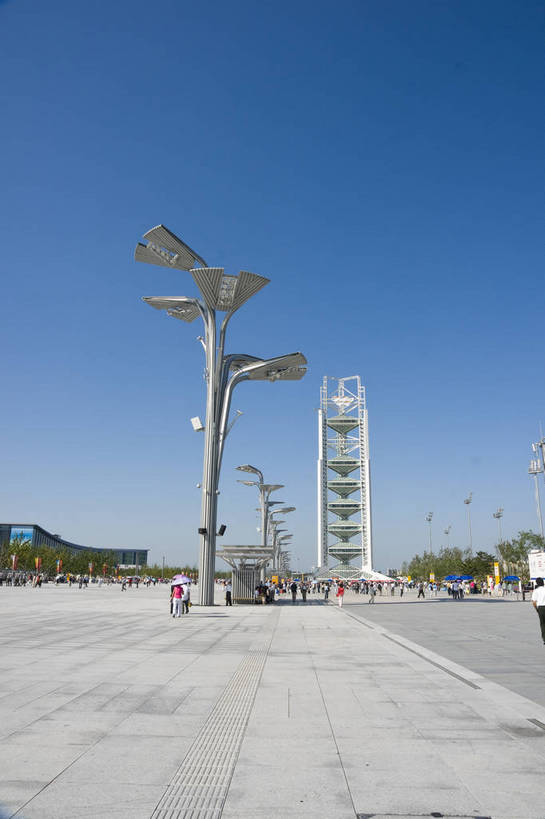 摄影师,竖图,彩色,室外,白天,锻炼,旅游,快乐,比赛,运动,竞争,城市,道路,建筑,中国,亚洲,游人,塔,娱乐,树木,现代化,风景,蓝天,阳光,休闲,奥林匹克,奥运,经济,晴天,体育运动,电视塔,摄像师,奥运村,体育,健身,奥运会,奥林匹克运动,北京奥运会,标志性建筑,2008年北京奥运会,奥林匹克村,运动员村,bj174