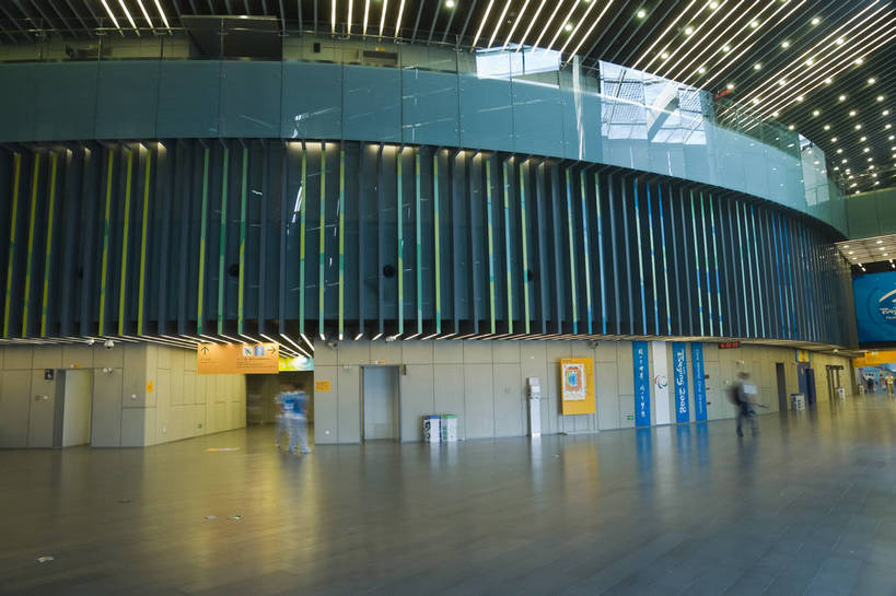 一个人,摄影师,体育馆,横图,彩色,室内,仰视,锻炼,旅游,快乐,比赛,运动,竞争,城市,建筑,中国,亚洲,模糊,灯光,内部,娱乐,建筑物,现代化,风景,休闲,奥林匹克,奥运,经济,体育运动,摄像师,体育,健身,奥运会,奥林匹克运动,北京奥运会,国家体育馆,2008年北京奥运会,bj174