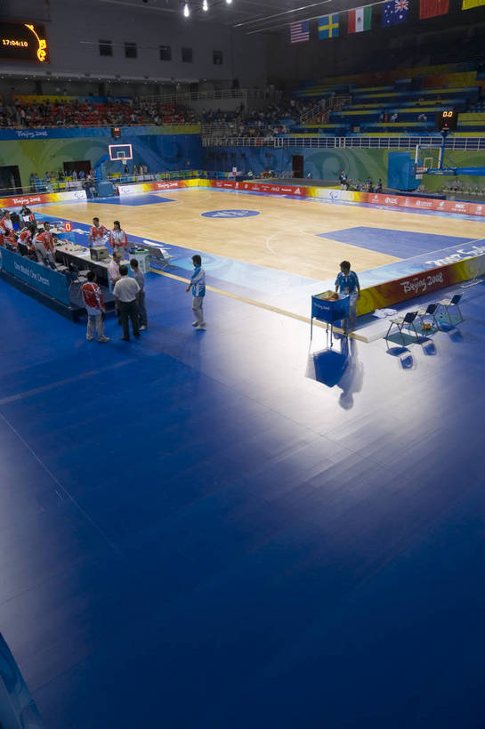 观众,摄影师,体育馆,竖图,彩色,室内,白天,锻炼,旅游,快乐,比赛,运动,竞争,城市,建筑,中国,亚洲,云,篮球场,娱乐,现代化,风景,天,休闲,奥林匹克,奥运,经济,体育运动,摄像师,体育,健身,奥运会,奥林匹克运动,北京奥运会,2008年北京奥运会,北京科技大学体育馆,bj174