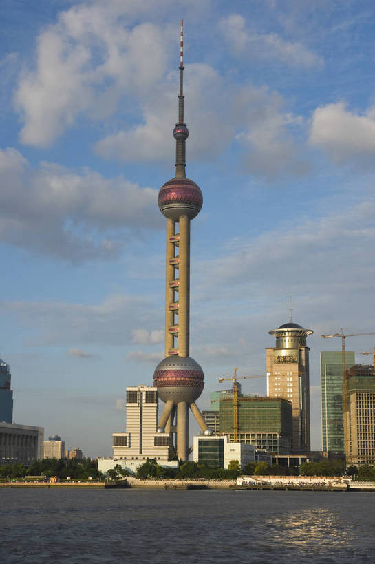 无人,摄影师,竖图,彩色,室外,白天,旅游,城市,大厦,建筑,上海,中国,亚洲,壮观,楼群,黄浦江,浦东,建筑物,现代化,白云,风景,蓝天,外滩,经济,雄伟,市区,陆家嘴,摄像师,幽静,商业,高层建筑,东方明珠塔,标志性建筑,bj174