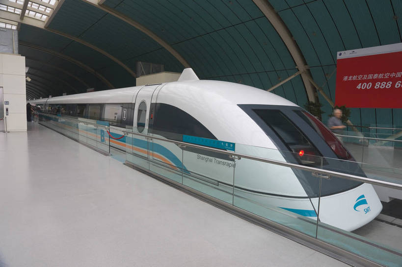 摄影师,横图,彩色,室内,白天,旅游,城市,建筑,车站,上海,中国,亚洲,乘客,速度,现代化,风景,经济,便利,摄像师,磁悬浮列车,快捷,商业,bj174