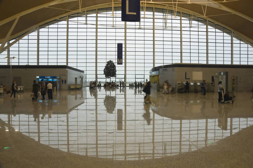 摄影师,横图,彩色,室内,白天,旅游,城市,飞机场,建筑,上海,中国,亚洲,繁华,豪华,顾客,建筑物,浦东国际机场,现代化,风景,经济,候机室,宽敞,摄像师,bj174