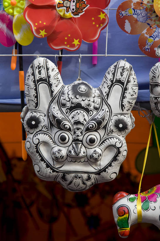 无人,竖图,彩色,室外,白天,旅游,北京,中国,亚洲,风俗,节日,民俗,庙会,历史,文化,传统,民族,风景,阳光,祈祷,健康,精神,许愿,宗教,信仰,晴天,纪念,祈求,仪式,近景,古朴,制度,幽静,平安,庙市,节场,地坛庙会,地坛文化庙会,bj174