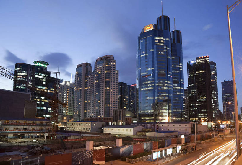 无人,横图,彩色,室外,夜晚,旅游,城市,大厦,道路,建筑,写字楼,夜景,北京,中国,亚洲,楼群,灯光,车流,首都,建筑物,现代化,风景,黄昏,天,经济,早晨,东亚,中华人民共和国,北京市,京,北平,华北地区,商业,傍晚,高层建筑,北京CBD,北京商务中心区,中国北京大北窑,标志性建筑,东三环,bj174