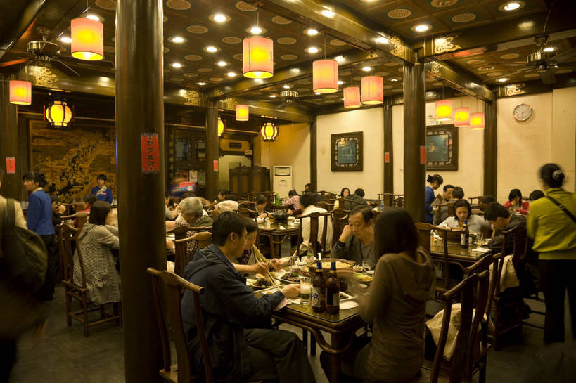 横图,彩色,室内,吃饭,旅游,建筑,夜景,北京,中国,亚洲,灯光,历史,文化,饮食,顾客,遗址,东方,名胜,风景,热闹,古朴,湖广会馆,bj174