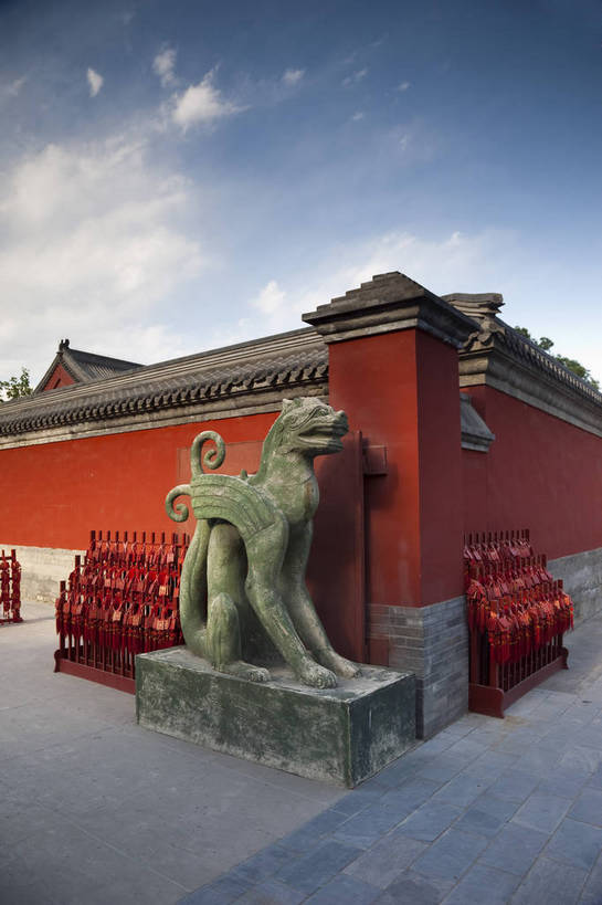 无人,竖图,彩色,白天,旅游,名胜古迹,城市风光,城市,建筑,北京,孔庙,中国,亚洲,历史,文化,东方,名胜,白云,风景,蓝天,阳光,古代建筑,晴天,风光,石像,古朴,外景,幽静,北京国子监,国子监,bj174