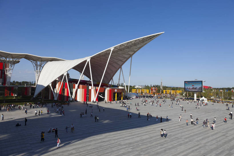 广场,横图,彩色,室外,白天,旅游,度假,名胜古迹,标志建筑,地标,建筑,西安,中国,游客,入口,遗迹,图片,大门,古迹,文物,娱乐,建设,古建筑,现代建筑,享受,休闲,旅游胜地,放松,摄影,展览,古文明,陕西省,展览会,旅行,会场,博览会,花博会,中国花卉博览会,bj174