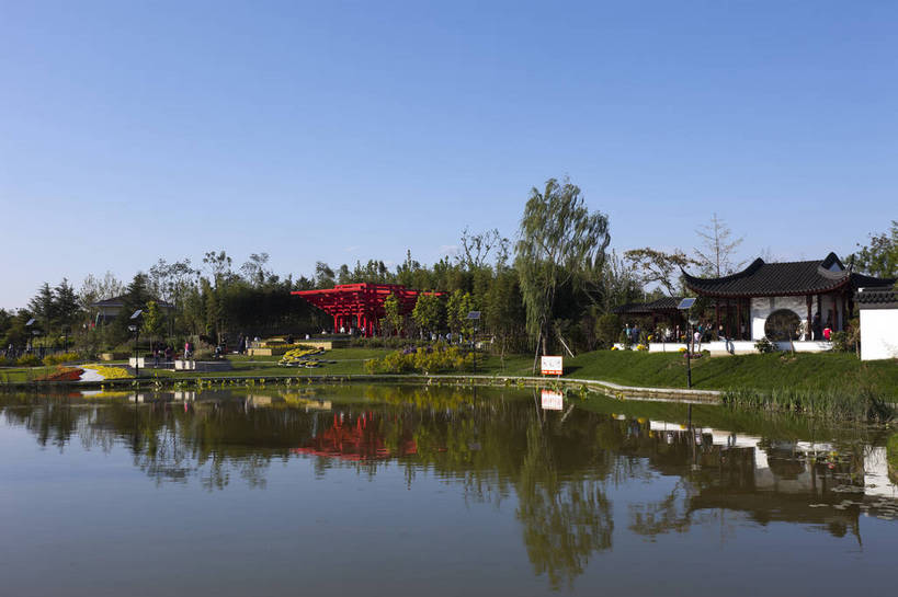 公园,横图,彩色,室外,白天,旅游,度假,湖,名胜古迹,标志建筑,地标,建筑,西安,中国,遗迹,图片,景观,建筑群,古典,古迹,文物,娱乐,建设,古建筑,自然,人工湖,享受,休闲,旅游胜地,放松,摄影,园林,展览,中国馆,古文明,陕西省,东方之冠,展览会,博览会,花博会,中国花卉博览会,bj174