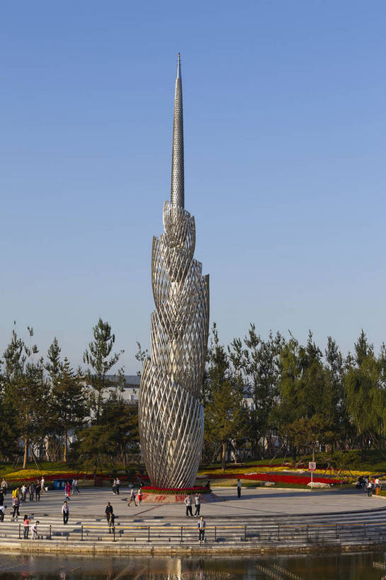 公园,竖图,彩色,室外,特写,白天,旅游,度假,湖,名胜古迹,标志建筑,地标,建筑,雕塑,西安,中国,遗迹,图片,景观,塔,古迹,文物,娱乐,建设,古建筑,自然,人工湖,享受,休闲,旅游胜地,放松,摄影,园林,展览,古文明,陕西省,展览会,博览会,花博会,中国花卉博览会,bj174