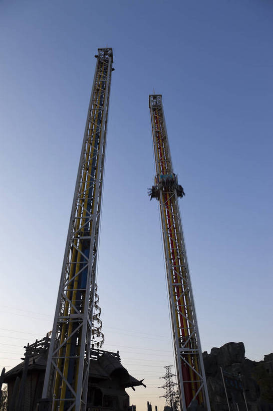 公园,游乐园,竖图,彩色,室外,白天,旅游,度假,名胜古迹,标志建筑,地标,建筑,北京,中国,遗迹,图片,景观,古迹,文物,娱乐,建设,古建筑,享受,休闲,旅游胜地,放松,摄影,游乐设施,儿童乐园,公共场所,欢乐谷,古文明,bj174