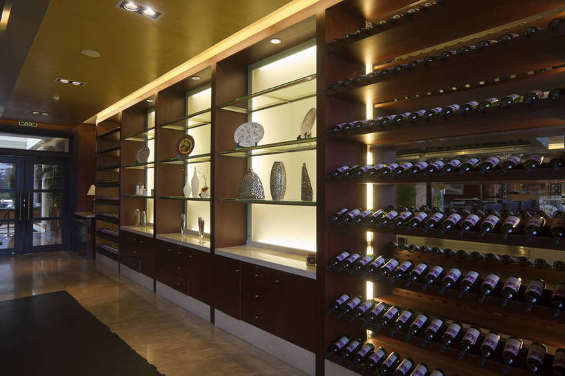 红酒,餐厅,咖啡厅,横图,彩色,室内,白天,城市,建筑,酒店,北京,中国,亚洲,图片,酒架,首都,豪华,现代,现代建筑,酒,酒柜,休闲,展示,摄影,生活方式,环境,东亚,中华人民共和国,北京市,京,北平,华北地区,昌平区,昌平,北京龙城丽宫国际酒店,龙城丽宫国际酒店,bj174