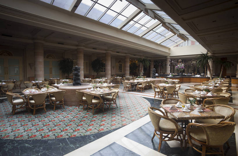 餐厅,咖啡厅,横图,彩色,室内,白天,餐桌,城市,建筑,酒店,北京,中国,亚洲,图片,首都,豪华,现代,现代建筑,休闲,摄影,生活方式,环境,东亚,中华人民共和国,北京市,京,北平,华北地区,昌平区,昌平,北京龙城丽宫国际酒店,龙城丽宫国际酒店,bj174