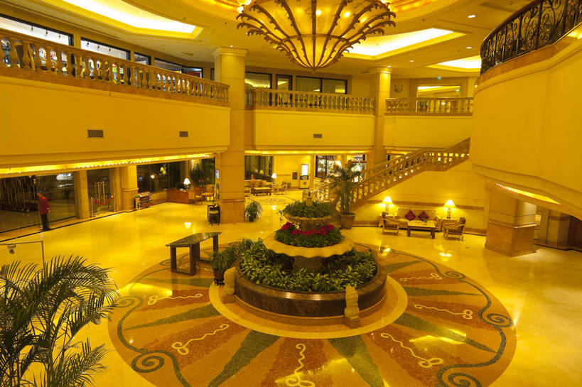 横图,彩色,室内,白天,建材,石头,楼梯,城市,建筑,酒店,北京,中国,亚洲,材料,地砖,石子,图片,大理石,首都,豪华,现代,大厅,现代建筑,大堂,吊灯,休闲,摄影,建造,生活方式,地板砖,花岗岩,环境,东亚,中华人民共和国,北京市,京,北平,华北地区,昌平区,火成岩,岩浆岩,石块,岩石,昌平,装饰材料,北京龙城丽宫国际酒店,龙城丽宫国际酒店,bj174