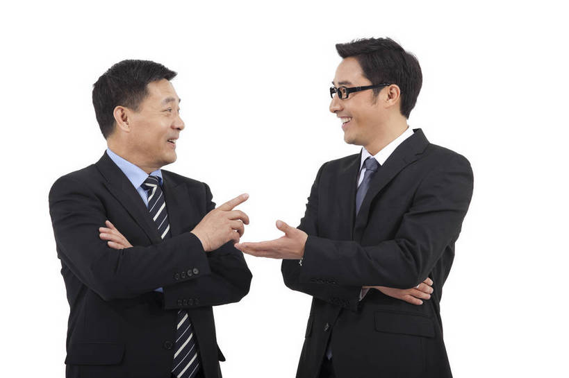 东方人,中年人,两个人,伙伴,商务人士,商务男性,站,微笑,横图,彩色,室内,白天,白色背景,侧面,衬衫,西装,商务,时尚,友谊,成功,合作,团队,北京,中国,套装,正装,图片,眼镜,年轻,指点,现代,并肩,职业,享受,成熟,活力,可爱,自信,摄影,青春,同伴,戴眼镜,商务装,工薪阶层,团结,友情,男人,男性,年轻男性,中年男性,亚洲人,中国人,年轻人,白领,上班族,半身,影棚拍摄,衬衣,愉快,bj174