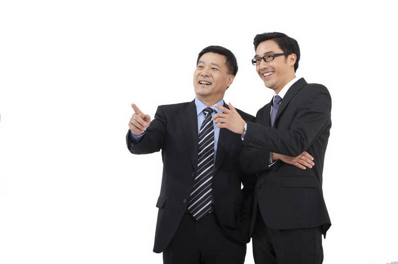 东方人,中年人,两个人,伙伴,商务人士,商务男性,站,微笑,横图,彩色,室内,白天,白色背景,侧面,衬衫,西装,商务,时尚,友谊,成功,合作,团队,北京,中国,套装,正装,图片,眼镜,年轻,指点,现代,并肩,职业,享受,成熟,活力,可爱,自信,摄影,青春,同伴,戴眼镜,商务装,工薪阶层,团结,友情,男人,男性,年轻男性,中年男性,亚洲人,中国人,年轻人,白领,上班族,半身,影棚拍摄,衬衣,愉快,bj174