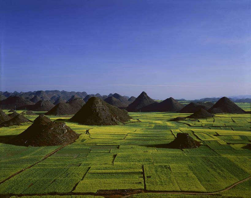 无人,农田,横图,彩色,室外,白天,旅游,度假,农作物,美景,名胜古迹,丘陵,田园,标志建筑,地标,建筑,中国,亚洲,遗迹,图片,田野,古迹,文物,娱乐,建设,古建筑,云南,绿色,风景,蓝天,天空,自然,享受,休闲,旅游胜地,放松,摄影,地理,风光,宁静,一望无际,空旷,自然风光,古文明,东亚,罗平,云南省,曲靖市,曲靖,罗平县,中华人民共和国,西南地区,滇,bj174