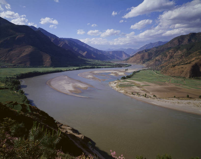 无人,横图,彩色,室外,白天,旅游,度假,美景,名胜古迹,山脉,标志建筑,地标,建筑,丽江,中国,亚洲,遗迹,图片,古迹,文物,娱乐,建设,古建筑,云南,白云,风景,蓝天,天空,自然,群山,享受,休闲,旅游胜地,放松,摄影,地理,风光,宁静,自然风光,滩涂,长江,古文明,东亚,石鼓镇,云南省,中华人民共和国,西南地区,滇,丽江市,玉龙纳西族自治县,江,江湾,长江第一湾,bj174