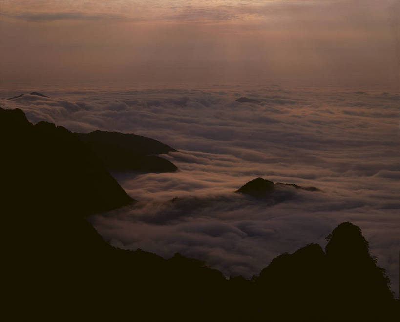 无人,横图,彩色,室外,白天,旅游,度假,黄山,美景,名胜古迹,山,山脉,标志建筑,地标,建筑,中国,亚洲,遗迹,光影,图片,山峰,云,云海,山峦,云层,古迹,文物,娱乐,建设,古建筑,风景,天空,自然,群山,享受,休闲,远景,旅游胜地,彩云,放松,摄影,地理,风光,宁静,自然风光,古文明,东亚,安徽,安徽省,黄山市,中华人民共和国,华东地区,皖,自然景观,bj174