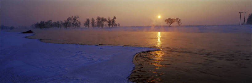 无人,横图,彩色,室外,白天,旅游,度假,名胜古迹,山脉,树林,水,太阳,雾,标志建筑,地标,建筑,长白山,中国,亚洲,朦胧,模糊,遗迹,围绕,光影,图片,霞光,雪景,烟雾,冬天,清晨,古迹,文物,娱乐,建设,古建筑,树木,风景,自然,享受,休闲,远景,烟,旅游胜地,放松,摄影,地理,缭绕,风光,宁静,迷雾,自然风光,雾凇,旋绕,古文明,东亚,天池,松花江,吉林,吉林省,中华人民共和国,东北地区,吉,萦绕,仙境,天河,回绕,江,大雾,夕阳,长白山脉,东北,中国东北地区,东北三省,东三省,bj174