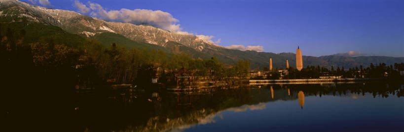 无人,公园,横图,彩色,室外,白天,旅游,度假,湖,名胜古迹,森林,山,山脉,标志建筑,地标,建筑,大理,中国,亚洲,遗迹,图片,塔,古迹,文物,娱乐,建设,古建筑,云南,白云,倒影,风景,蓝天,天空,自然,湖水,群山,享受,休闲,远景,旅游胜地,放松,摄影,地理,园林,风光,宁静,自然风光,古文明,东亚,云南省,中华人民共和国,西南地区,崇圣寺三塔,滇,大理州,大理白族自治州,三塔寺,大理三塔,三塔,bj174