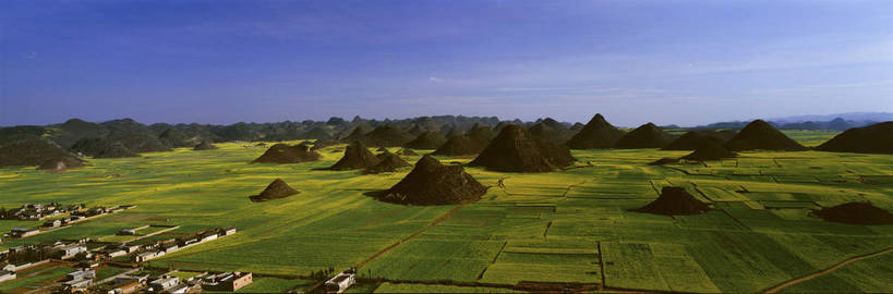 无人,农田,横图,彩色,室外,白天,旅游,度假,农作物,美景,名胜古迹,丘陵,田园,标志建筑,地标,建筑,中国,亚洲,遗迹,图片,田野,古迹,文物,娱乐,建设,古建筑,云南,绿色,风景,蓝天,天空,自然,村庄,平原,享受,休闲,旅游胜地,放松,摄影,地理,风光,宁静,一望无际,空旷,自然风光,古文明,东亚,罗平,云南省,曲靖市,曲靖,罗平县,中华人民共和国,西南地区,滇,bj174