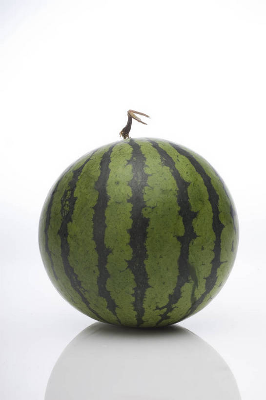 竖图,彩色,室内,特写,抠图,白色背景,西瓜,水果,中国,亚洲,完整,新鲜,图片,纹理,瓜,美味,食品,营养,食物,一个,绿色,摄影,无公害,东亚,健康食品,寒瓜,影棚拍摄,麒麟瓜,bj174