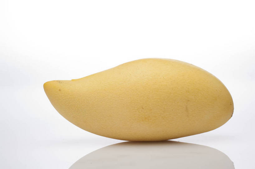 横图,彩色,室内,特写,抠图,白色背景,芒果,水果,中国,亚洲,完整,新鲜,光泽,图片,美味,食品,营养,食物,一个,黄色,摄影,无公害,东亚,健康食品,影棚拍摄,泰国芒果,bj174