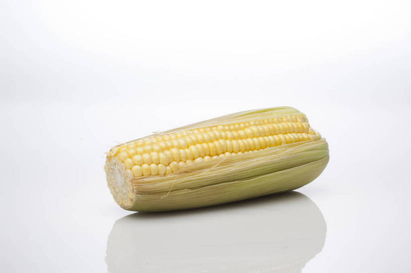 横图,彩色,室内,特写,抠图,白色背景,玉米,水果,中国,亚洲,完整,新鲜,图片,美味,食品,营养,粮食,食物,一个,摄影,苞米,无公害,东亚,健康食品,影棚拍摄,bj174