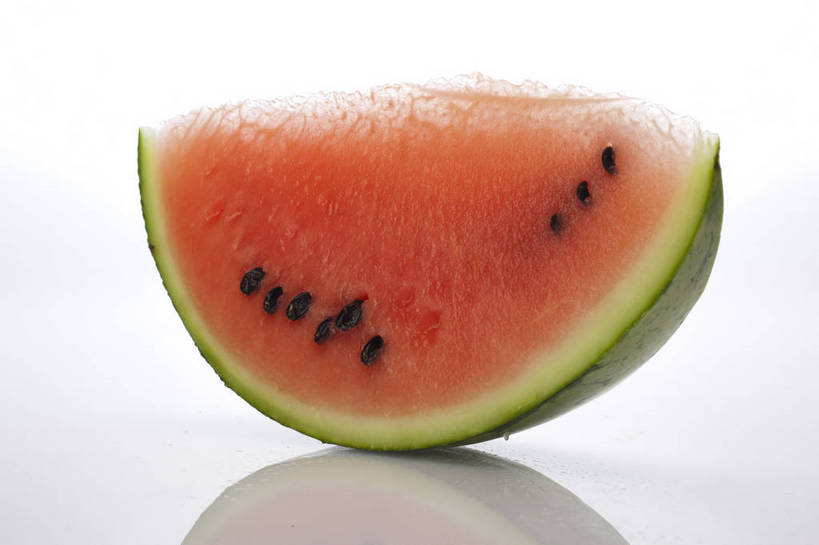 横图,彩色,室内,特写,抠图,白色背景,西瓜,水果,中国,亚洲,一片,切开,新鲜,图片,美味,食品,内部,营养,食物,绿色,果肉,摄影,表皮,红瓤,无公害,东亚,健康食品,寒瓜,影棚拍摄,麒麟瓜,bj174